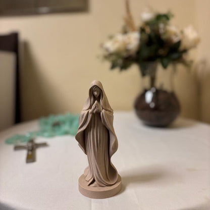Imagem Maria em Oração Minimalista - Escultura em PLA